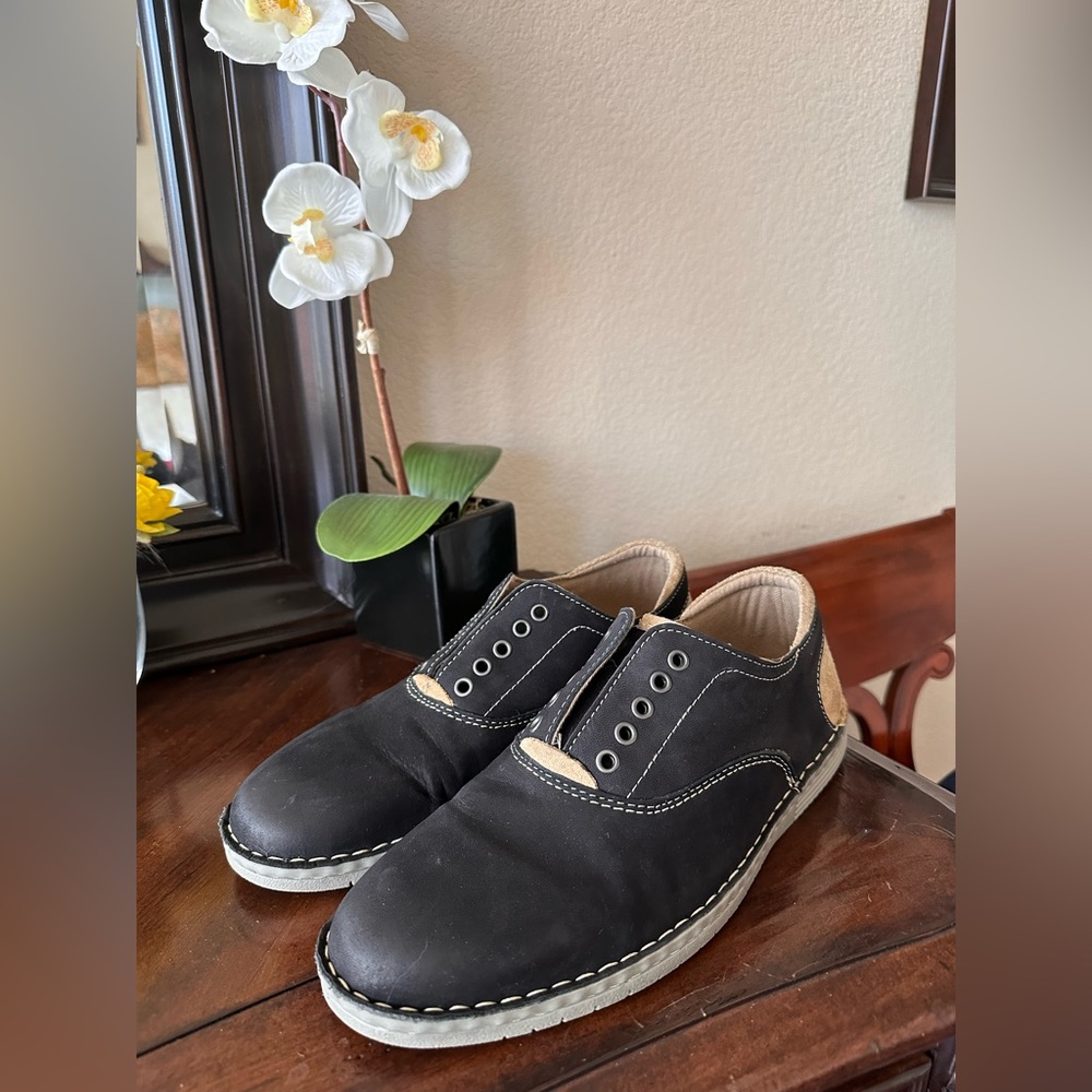 NEW Steve Madden Laceless Leather Casual Shoes